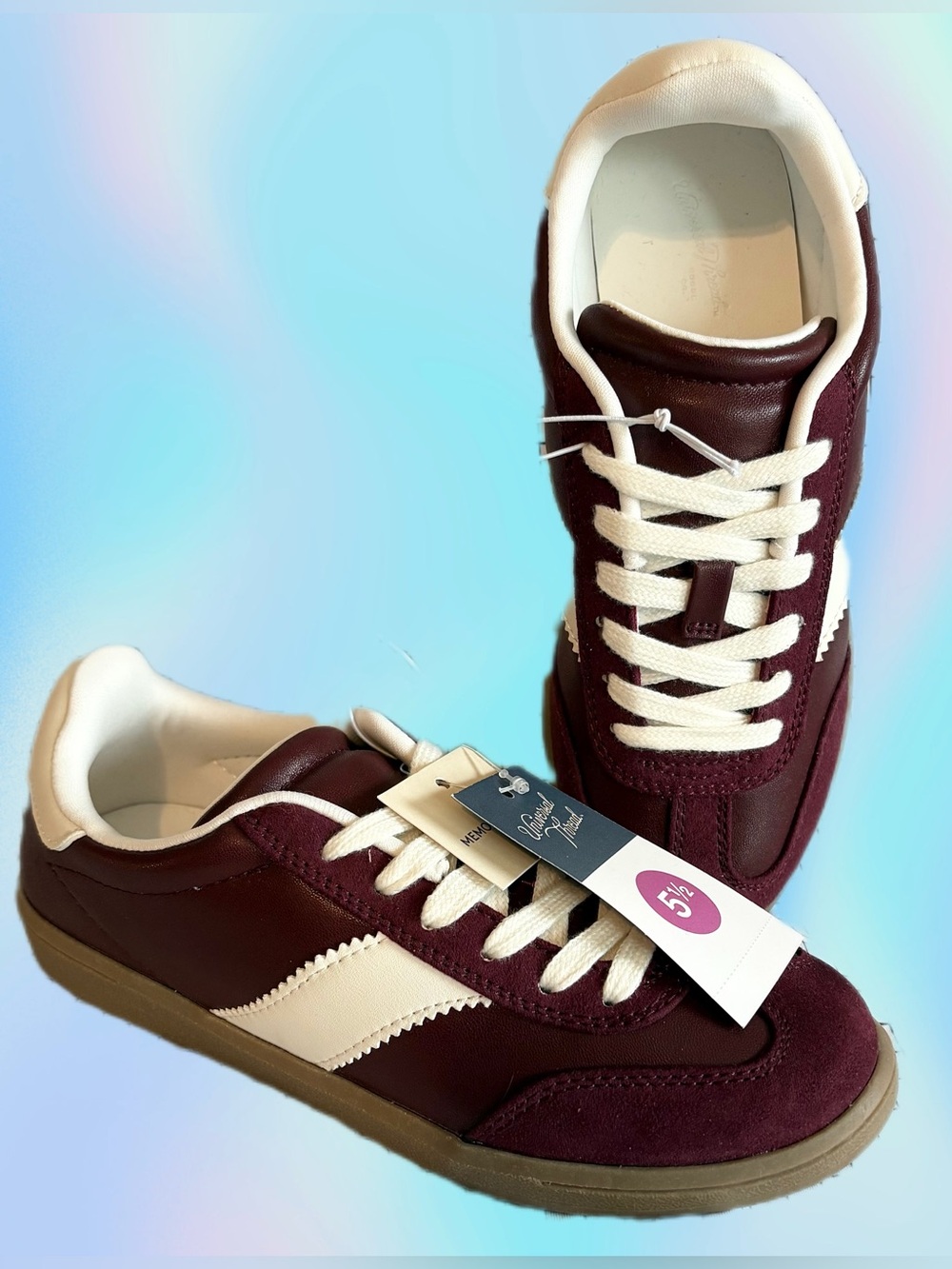 Universal Thread Burgundy and White Memory Foam Low-Top Sneakers 5.5 5 1/2 NWT